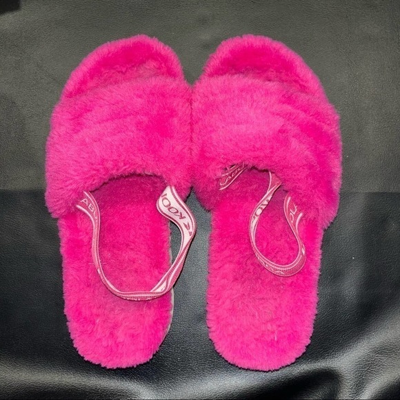 Koolaburra Other - Koolaburra By Ugg Pink Kids Fuzz'n Slipper Sandals Size 3